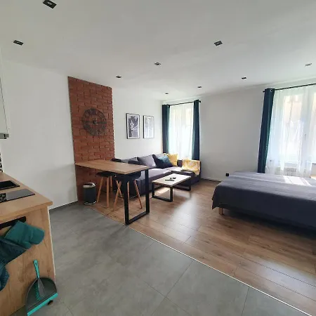 Mirror * Oświęcim (Auschwitz)