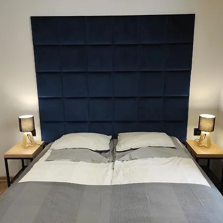 Mirror Oświęcim (Auschwitz)