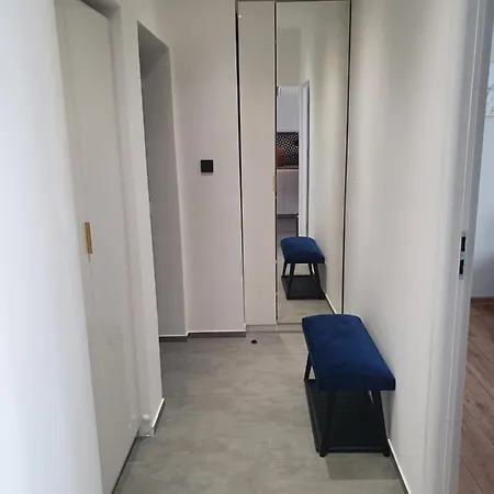 Mirror Oświęcim (Auschwitz)