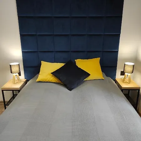 Mirror Oświęcim (Auschwitz)