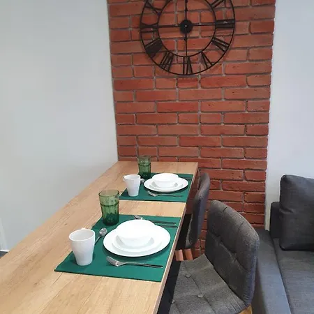 Mirror Oświęcim (Auschwitz)