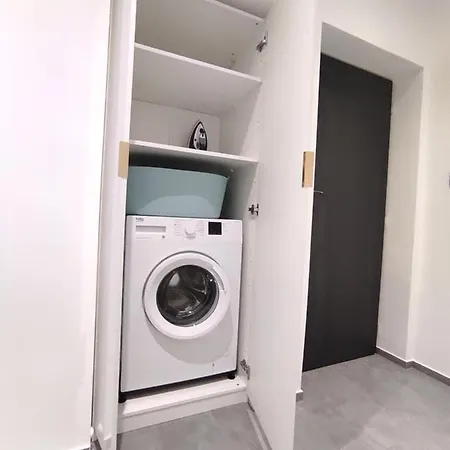 Mirror * Oświęcim (Auschwitz)